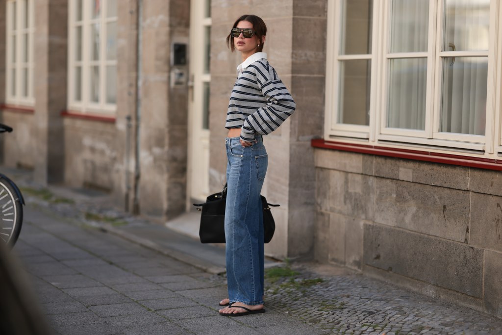 Straight Jeans: Mit diesen 3 Looks wertest du das Basic sofort auf