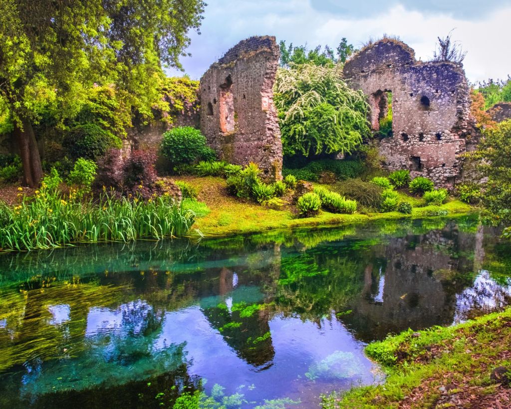 Ruine im Garten von Ninfa
