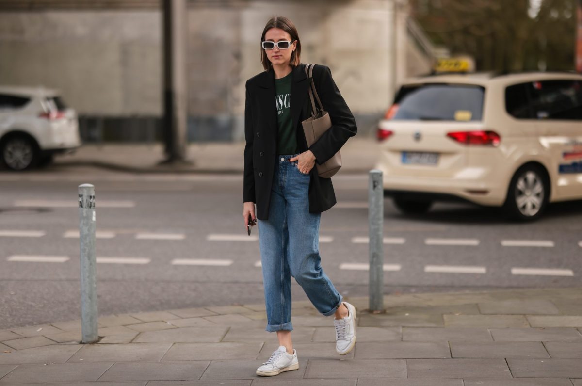 Frau in Skinny Jeans