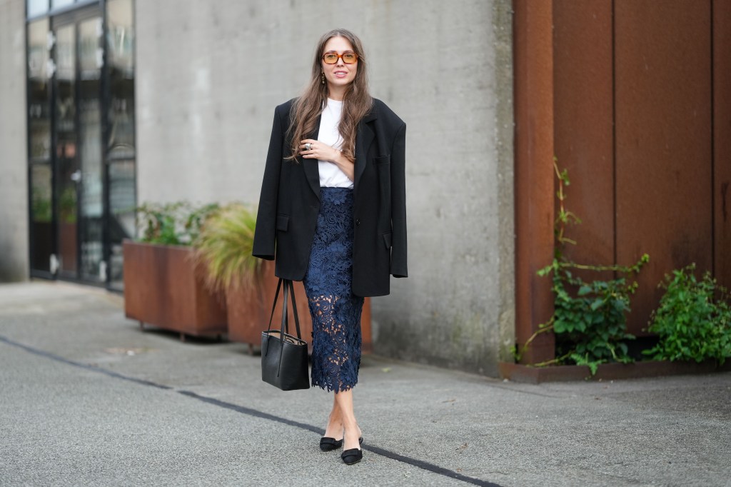 Frau mit Business-Blazer