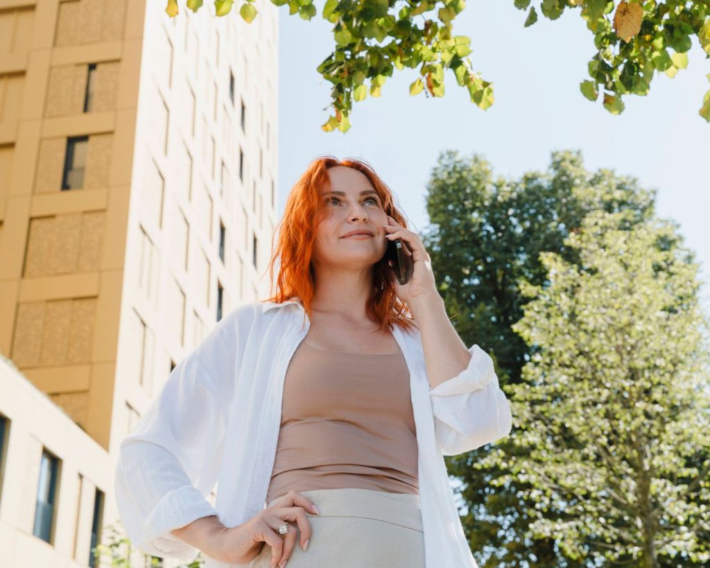 Frau klärendes Gespräch