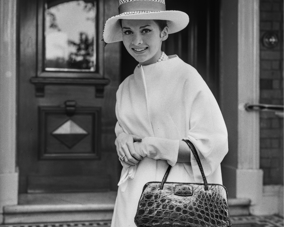 Frau 1960 mit Handtasche