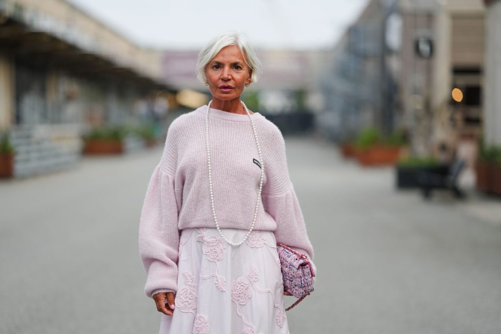 Eine Vintage-Kette, die deine Oma früher geliebt hat, ist heute wieder im Trend.