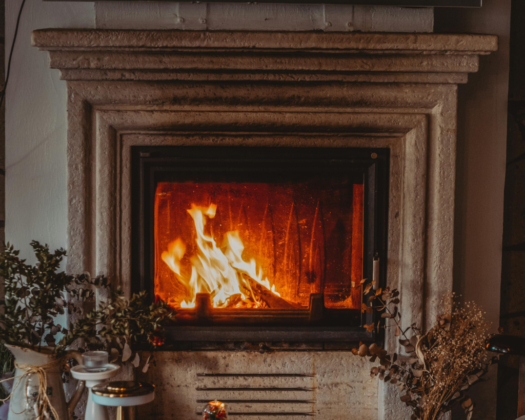 In dem Bauernhaus in Süd-Devon steht im Kamin ein kleiner schwarzer Schuh, der nicht entfernt werden darf.