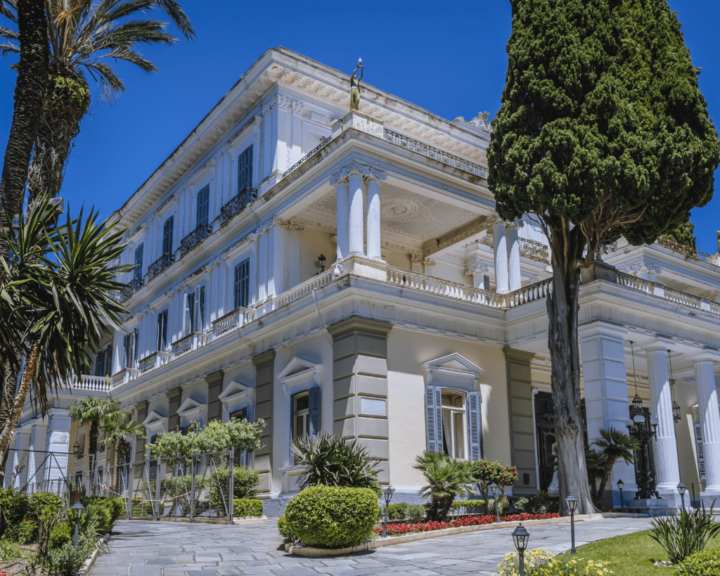 Das Achilleion ist ein Palast auf Korfu bei Gastouri, etwa sieben Kilometer südlich der Stadt Korfu.