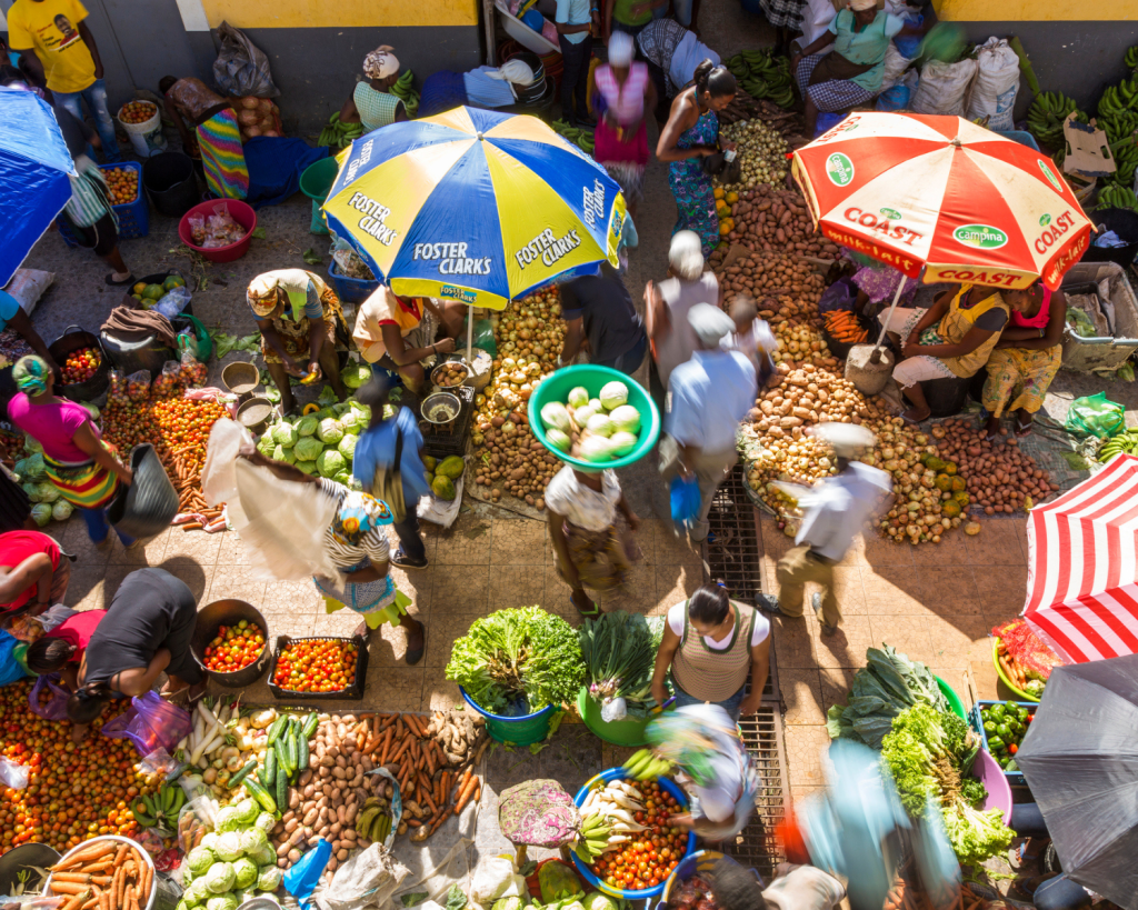 Auf dem Sucupira Market erhältst du neben Lebensmitteln auch allerlei aus Fernost kaufen. eien es nun Kleider, Schuhe oder auch Elektronikartikel jeglicher Art.