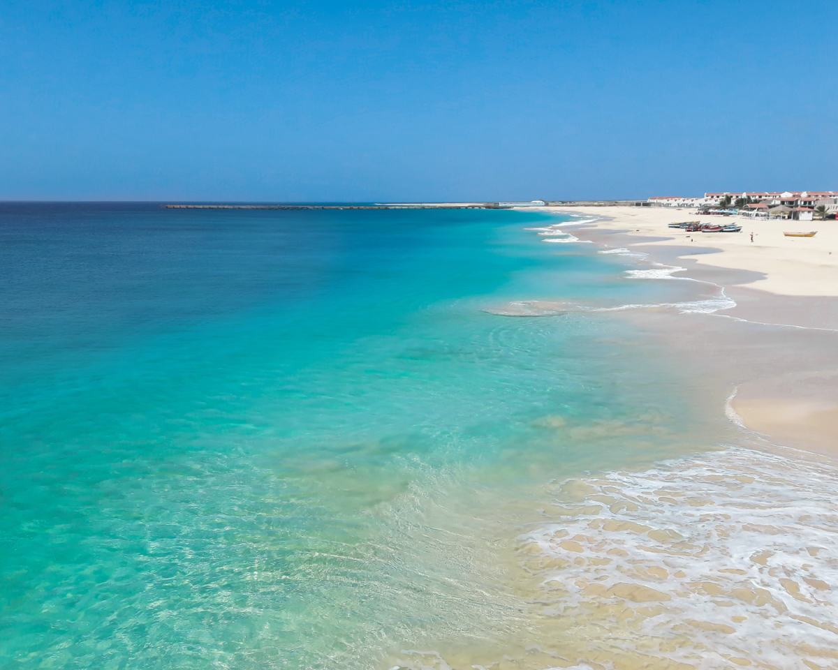 Maio ist eine kleine Insel in Kap Verde, einem vulkanischen Inselstaat vor der Küste Westafrikas.