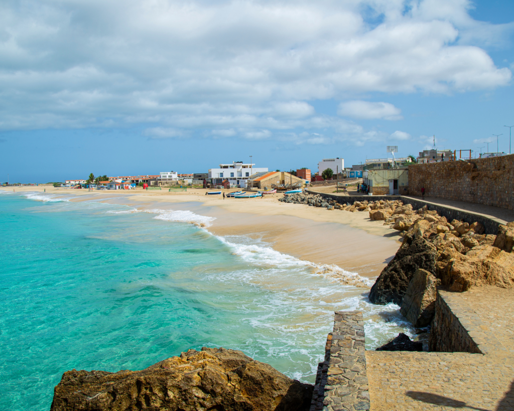 Maio ist eine kleine Insel in Kap Verde, einem vulkanischen Inselstaat vor der Küste Westafrikas.
