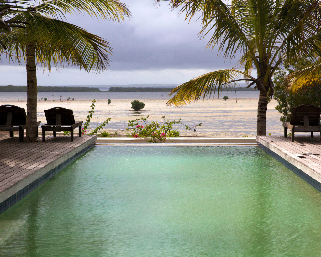 Auf Ibo gibt es mehrere Hotels, Pensionen und günstige Unterkünfte .