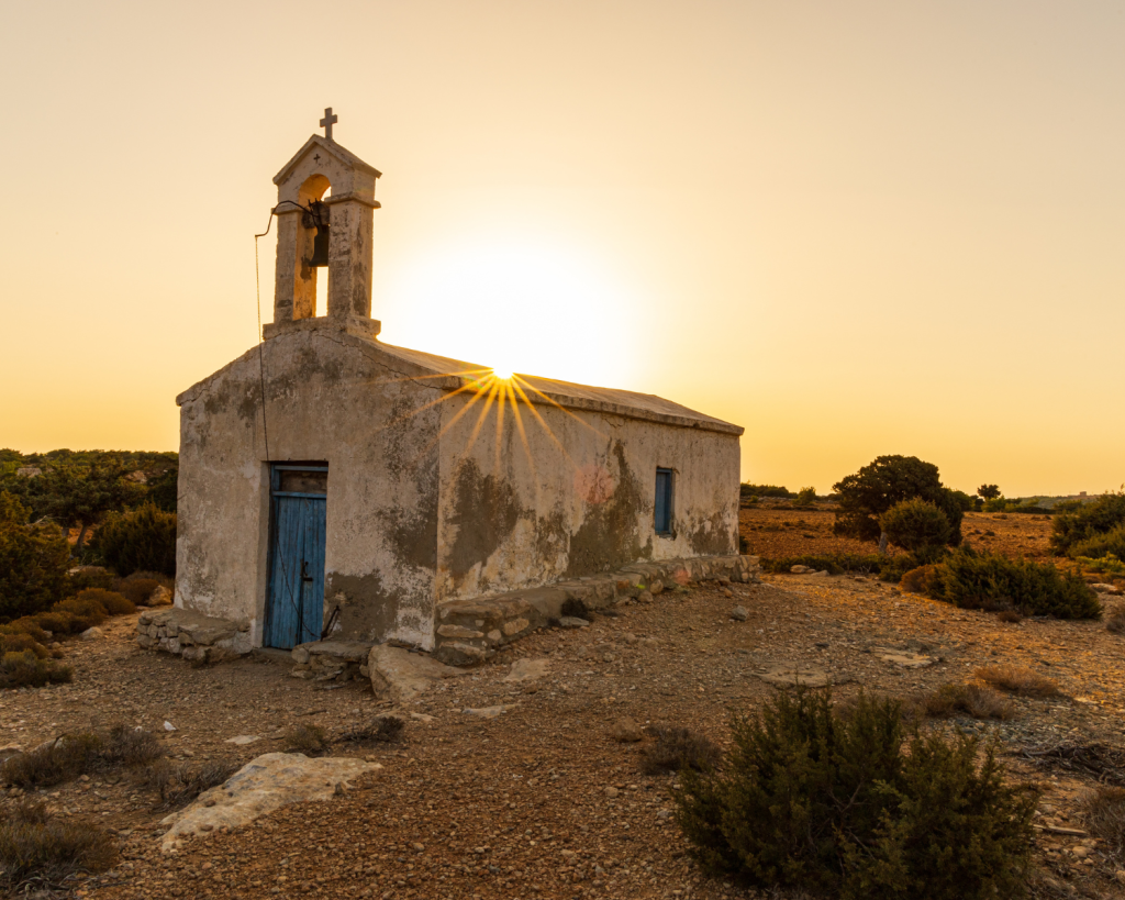 Auf der Insel gibt es kleine Kirchen, Tavernen und Restaurants.
