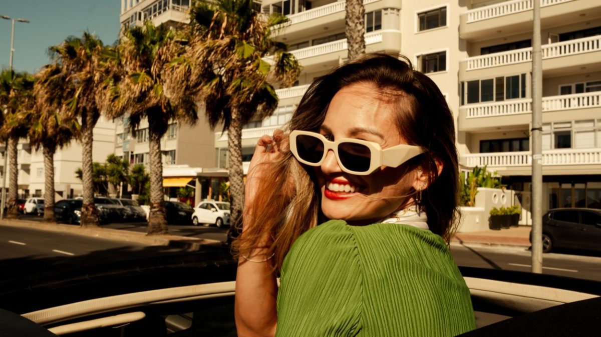 junge frau urlaub reiseziel