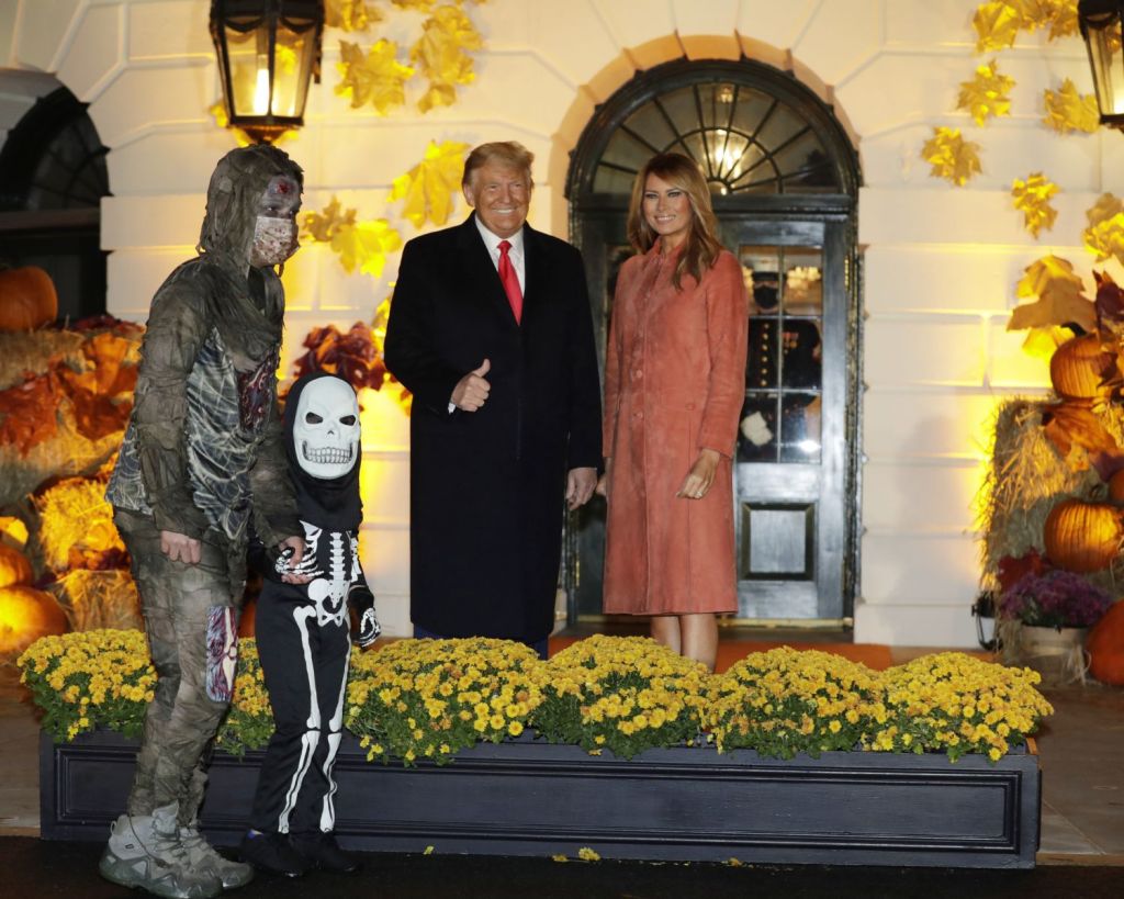 Donald und Melania Trump bei der Halloween-Feier des Weißen Hauses im Jahr 2020.