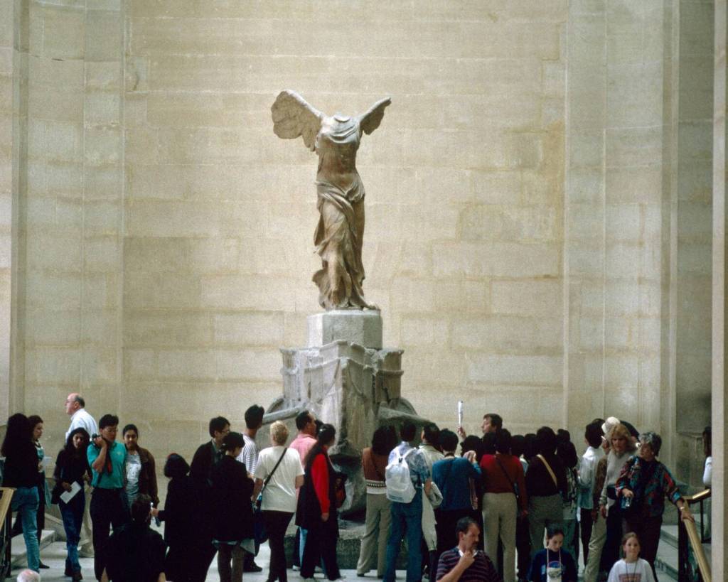 Als Nike von Samothrake wird eine griechische Skulptur bezeichnet, die die Siegesgöttin Nike darstellt und sich heute im Louvre in Paris befindet.