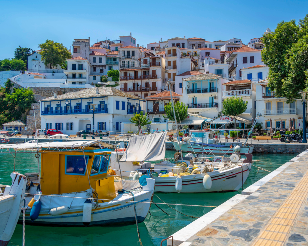 Skopelos – in der Antike auch Peparethos genannt – ist eine griechische Insel der Nördlichen Sporaden. 