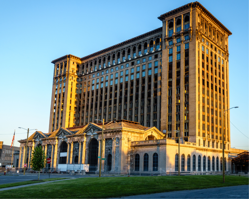 Den verlassenen Bahnhof kannst du inzwischen im Rahmen einer Führung besichtigen.