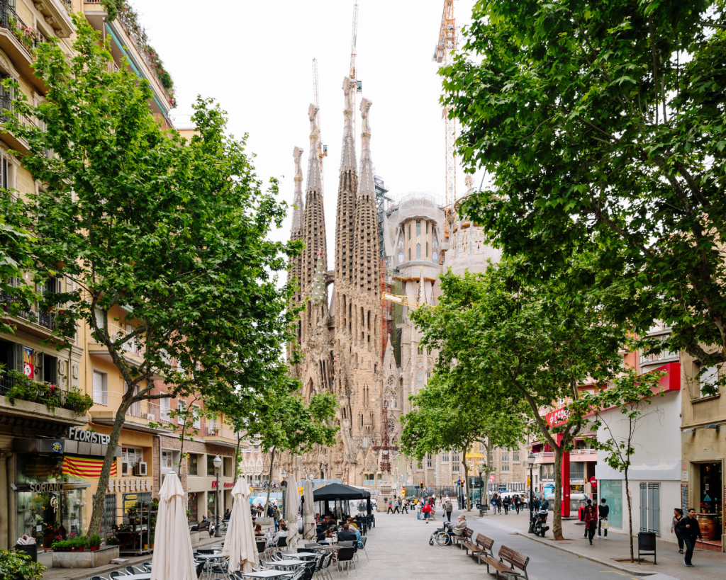 Sagrada Familia in Barcelona hat nun höchsten Kirchturm der Welt.